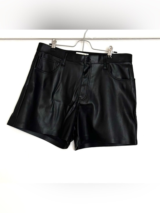 Abercrombie & Fitch Pants - Abercrombie & Fitch Curve Love Vegan Leather Dad Shorts Black Size 32/14